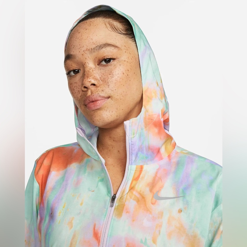 Nike Lightweight Running Jacket - image 3